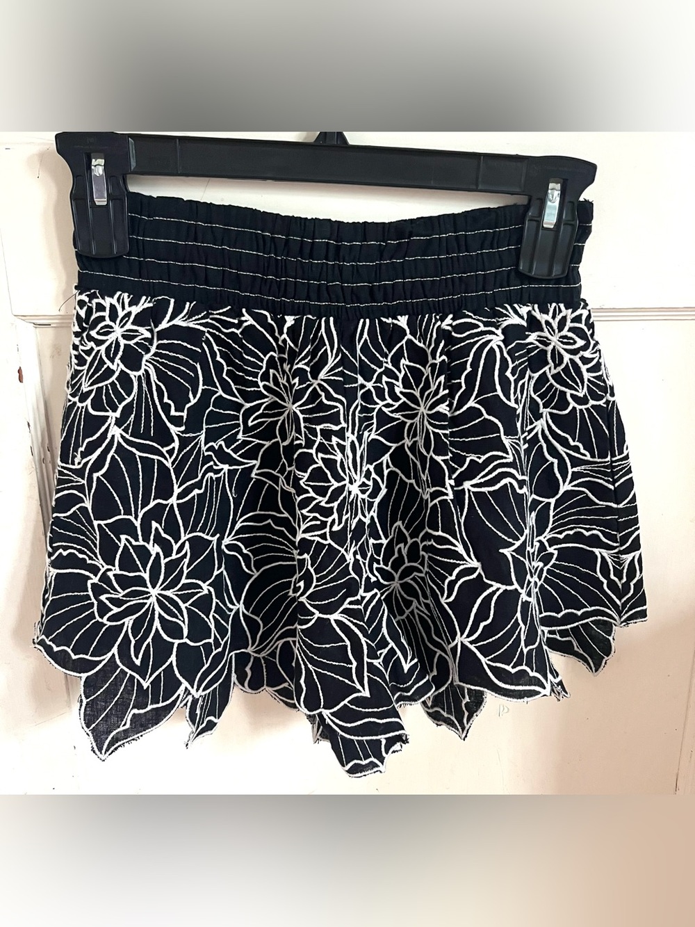Anthropologie The Somerset Embroidered Linen Cotton Shorts in Black/White Size S - Picture 4 of 13